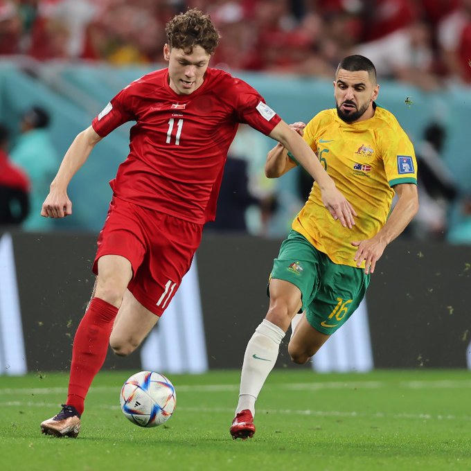 Đại diện đầu tiên bóng đá Châu Á vượt qua vòng bảng 