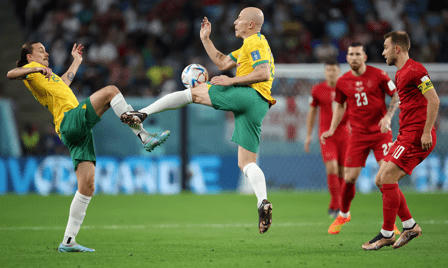 Đại diện đầu tiên bóng đá Châu Á vượt qua vòng bảng 