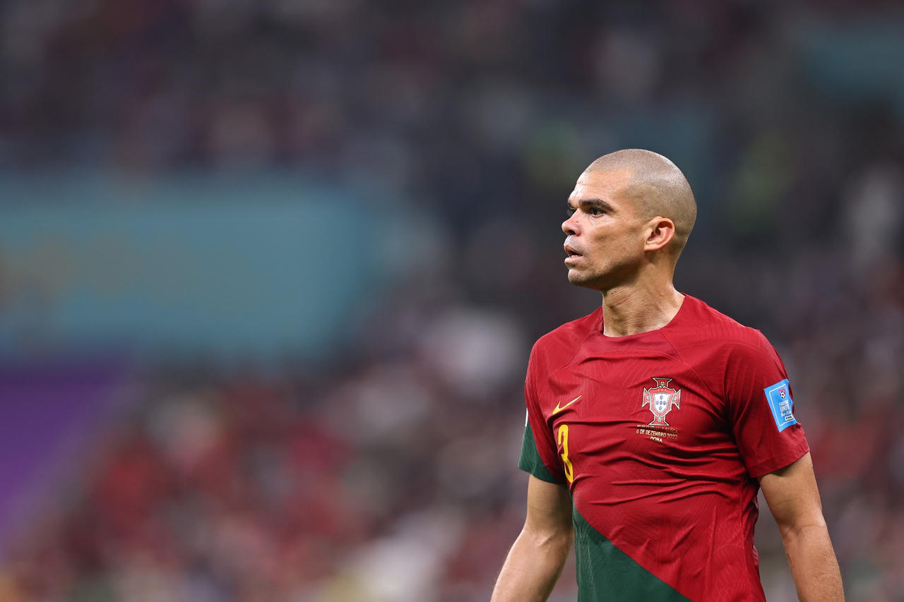 Bồ Đào Nha đè bẹp Thụy Sĩ 