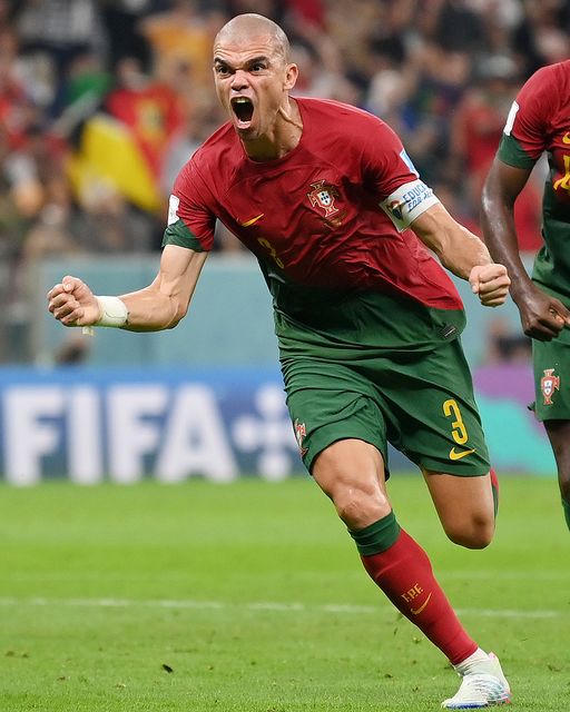 Bóng đá cho chúng ta nhiều điều 