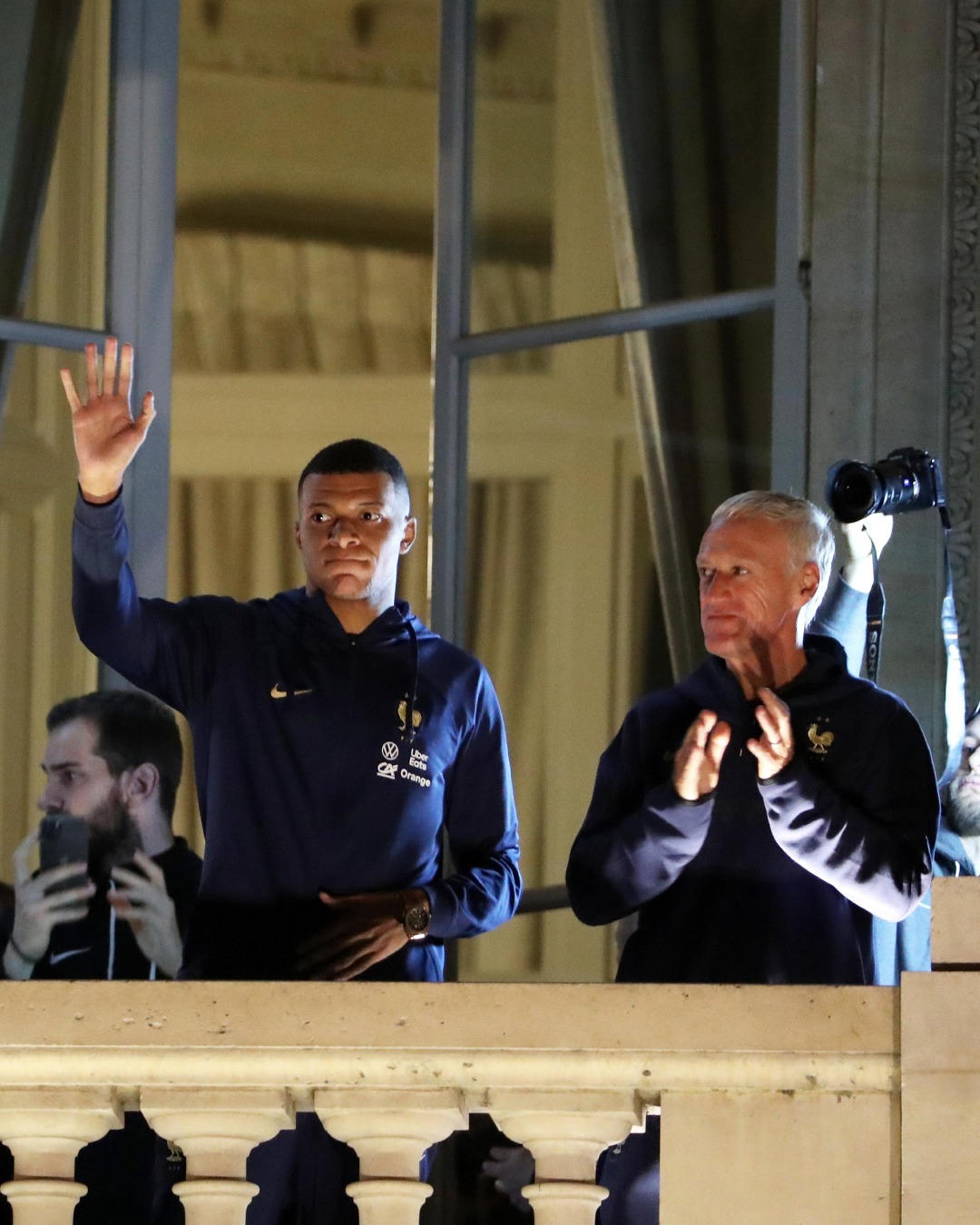 Người Pháp đón "cựu vương World Cup" về nhà