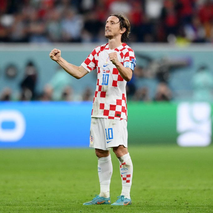 Biển người chào đón Luka Modric và đồng đội