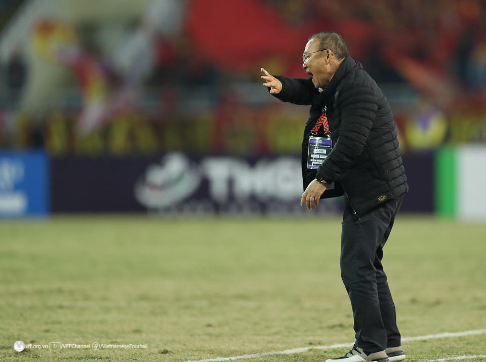 Ông Park lý giải về trận đấu có 2 thẻ đỏ