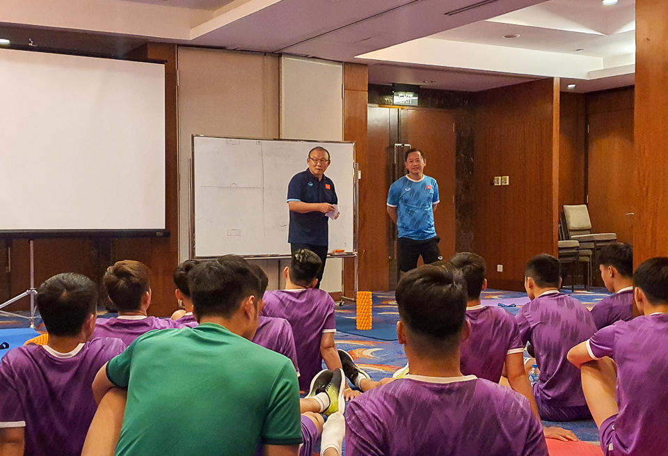 "Chuyến đi bão táp" của đội tuyển Việt Nam