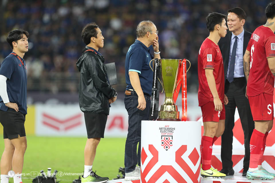 "Không còn được đồng hành cùng các học trò, tôi cảm thấy đau lòng”