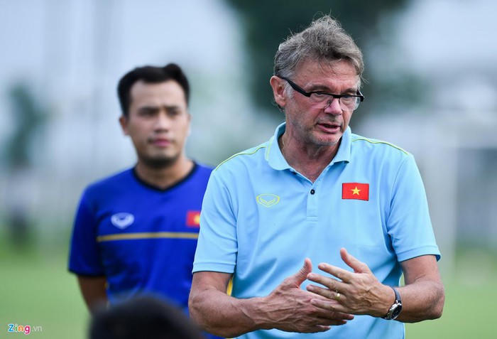 HLV Philippe Troussier có đáp ứng tiêu chí của VFF?