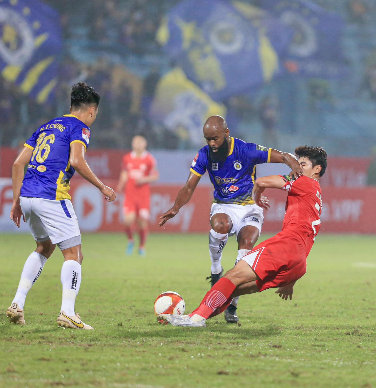 Sức nóng từ các CLB phía Bắc