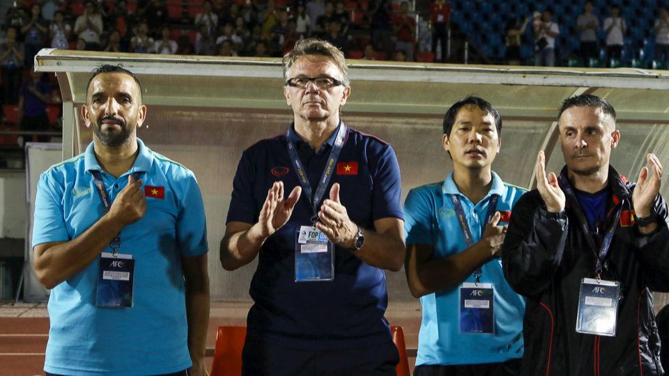 HLV Philippe Troussier đã có mặt tại Việt Nam 