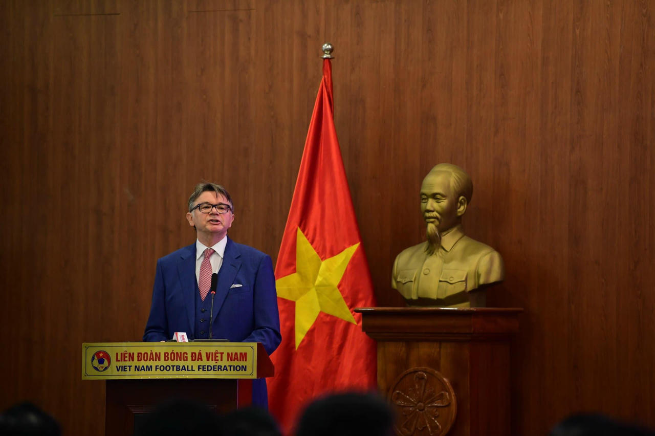 "Hãy nghĩ đến giấc mơ World Cup"