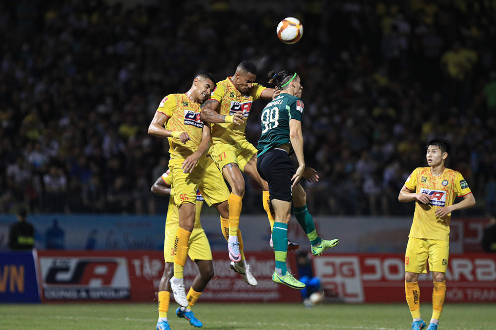 V.League đang bùng nổ lại cho nghỉ