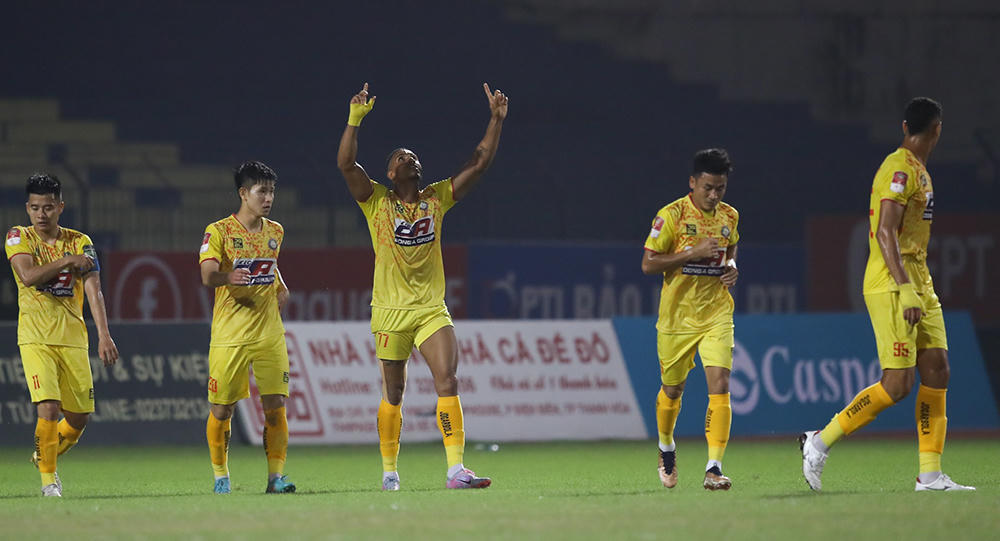 V.League đang bùng nổ lại cho nghỉ