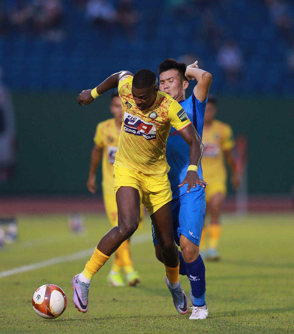 Giai đoạn 2 V.League: Khúc cua quyết định 