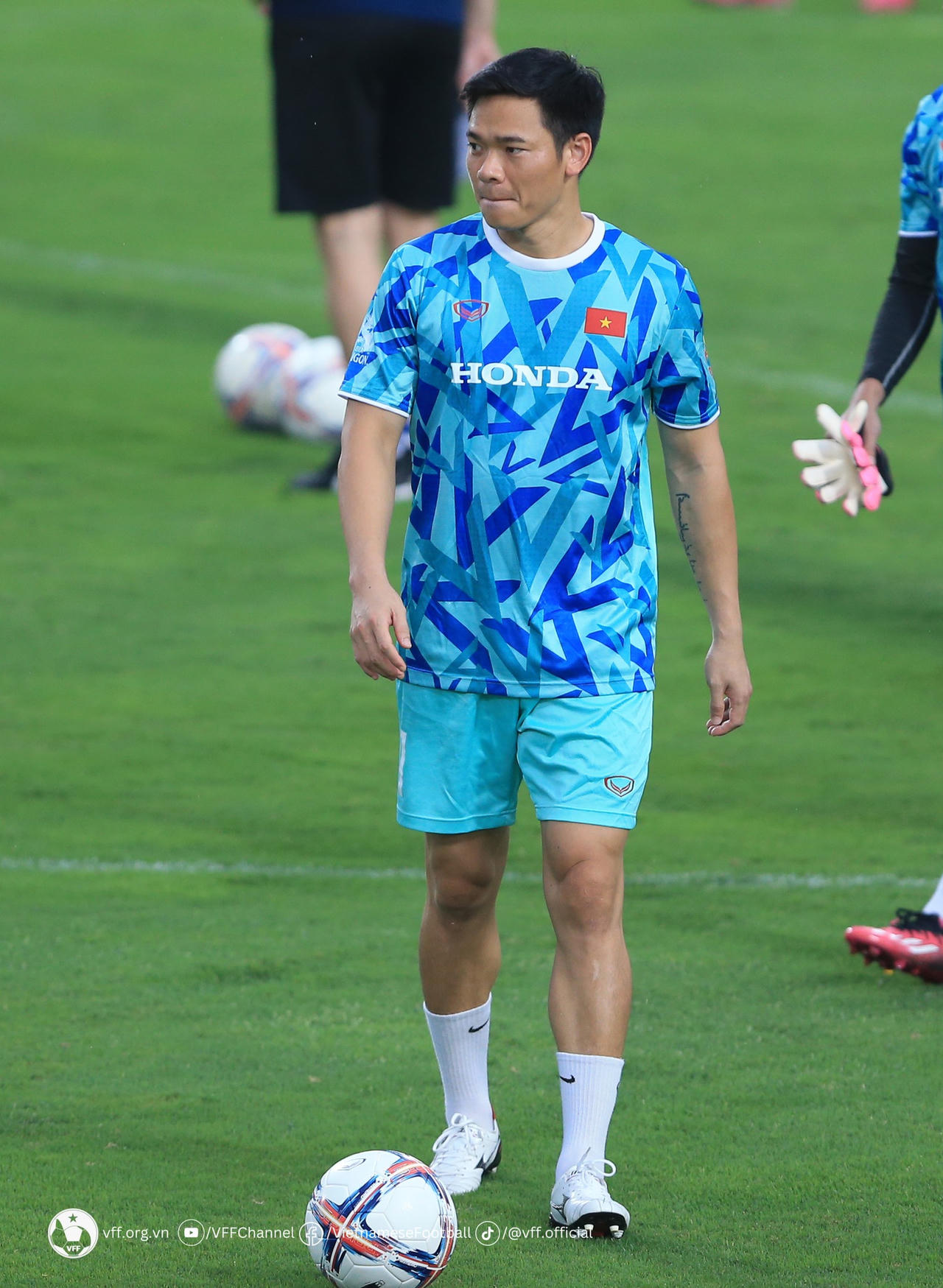 Nguyên Mạnh chia tay đội tuyển, Tiến Linh vẫn phải tập riêng