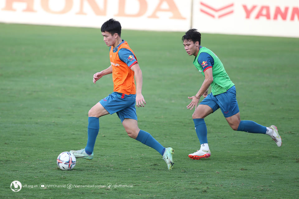 Nguyên Mạnh chia tay đội tuyển, Tiến Linh vẫn phải tập riêng