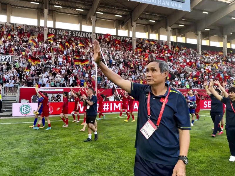 HLV Mai Đức Chung tiếc rằng các học trò không ghi thêm bàn vào lưới đội tuyển Đức 