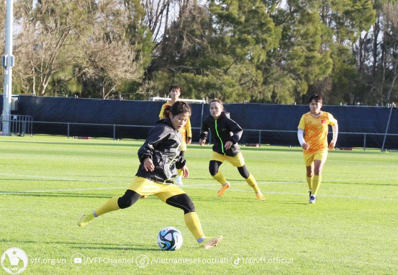 Đội tuyển nữ Việt Nam giao lưu cùng người hâm mộ tại Auckland