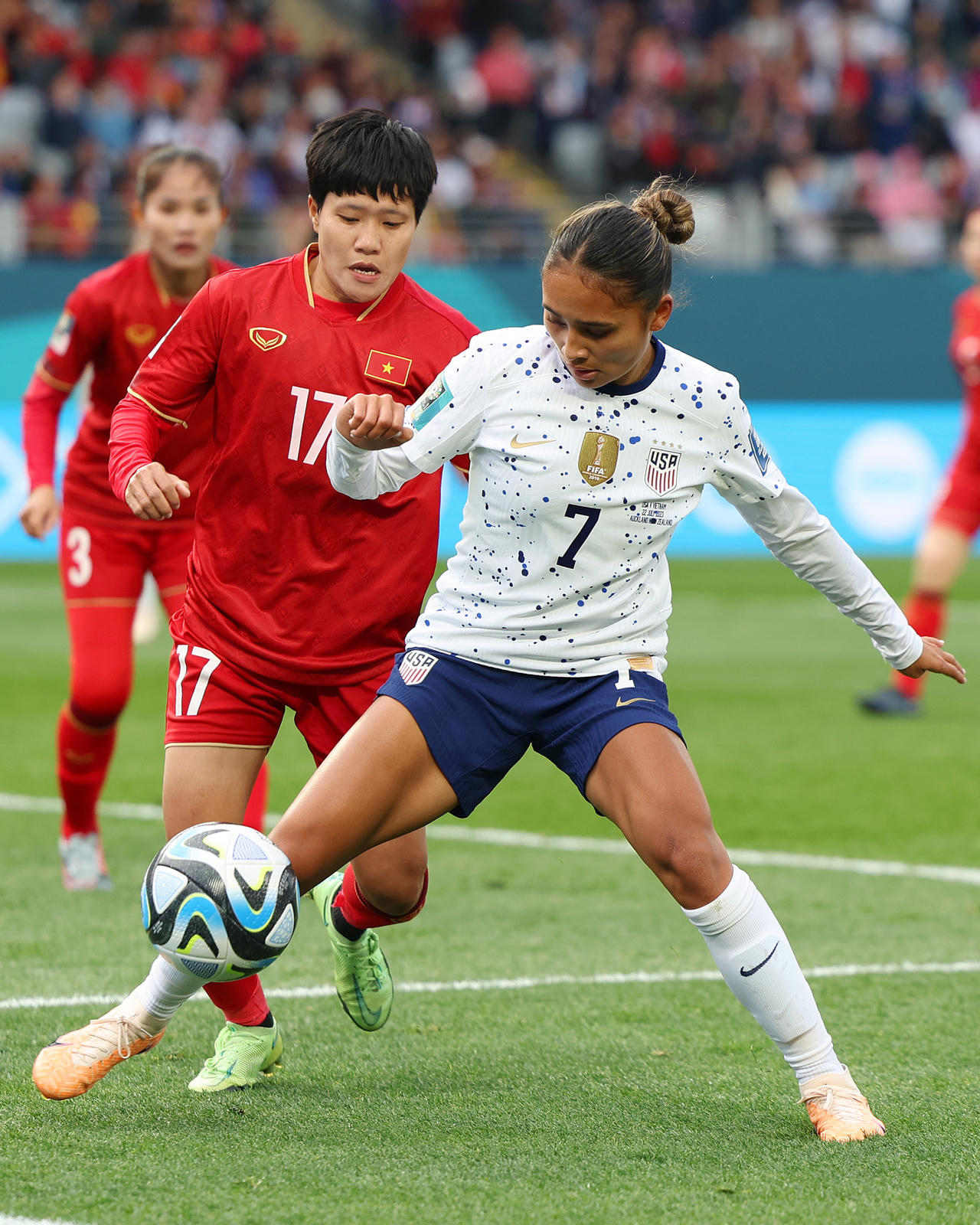 Ý chí tuyệt vời của các 'cô gái kim cương' Việt Nam