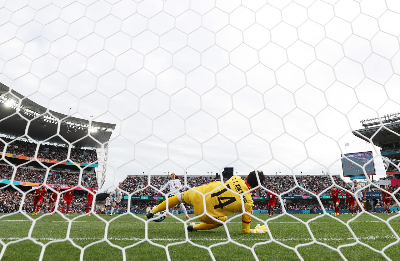 Người hâm mộ Việt Nam háo hức trong trận gặp đội tuyển Mỹ