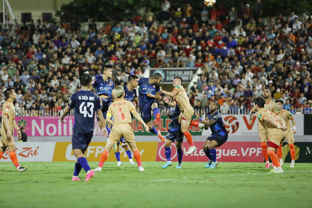 V.League: Căng thẳng cuộc đua nhóm dẫn đầu