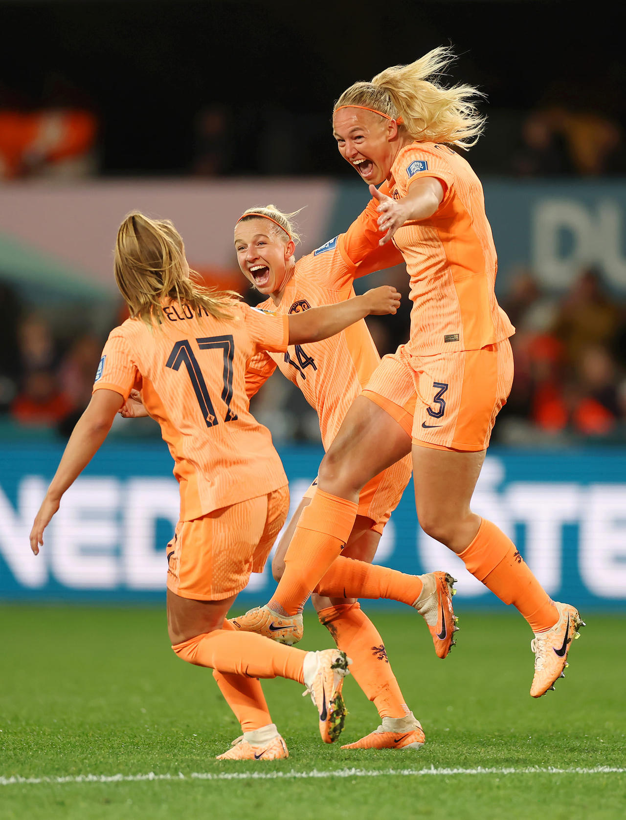 HLV nữ Hà Lan: ‘Không dễ để thắng đậm nữ Việt Nam’ 