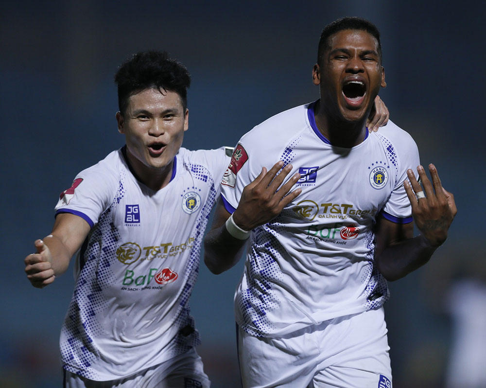 V.League: Cuộc đua "tử thần"