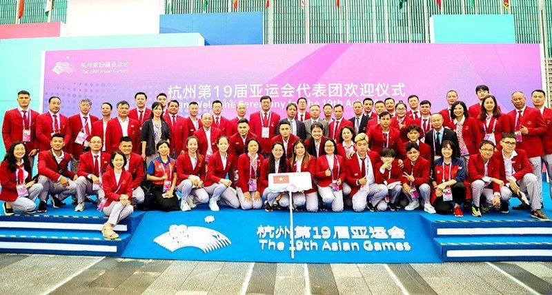  Cờ Việt Nam tung bay tại quảng trường Làng VĐV ASIAD 19