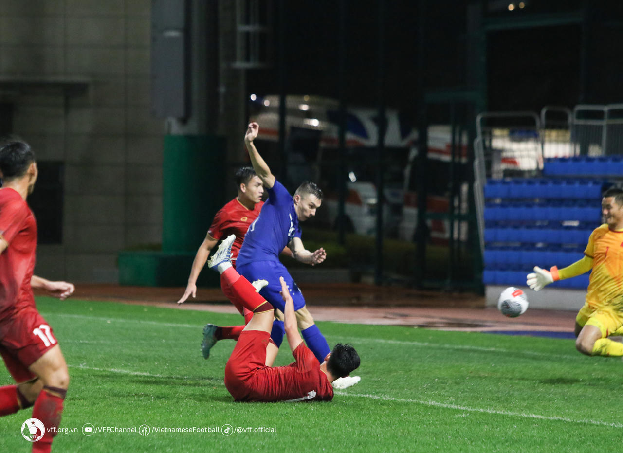 "Đấu với đội mạnh chúng tôi chỉ có thể kiểm soát 30-35% thời lượng bóng"