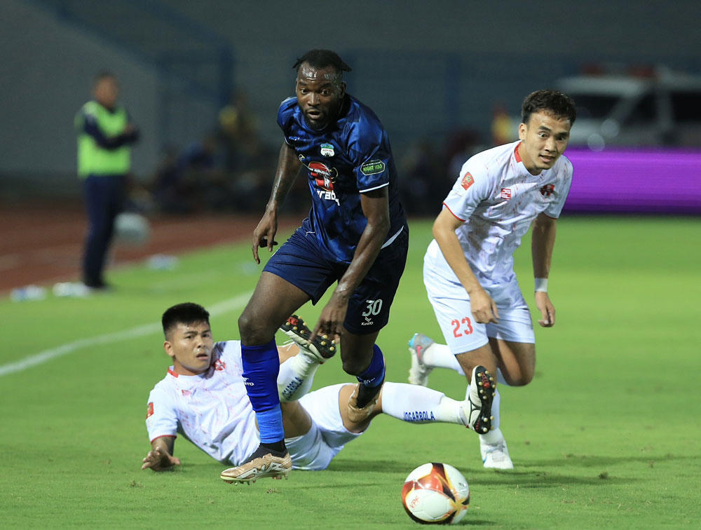 Khai mạc V.League: Hấp dẫn trong ngày khai hội