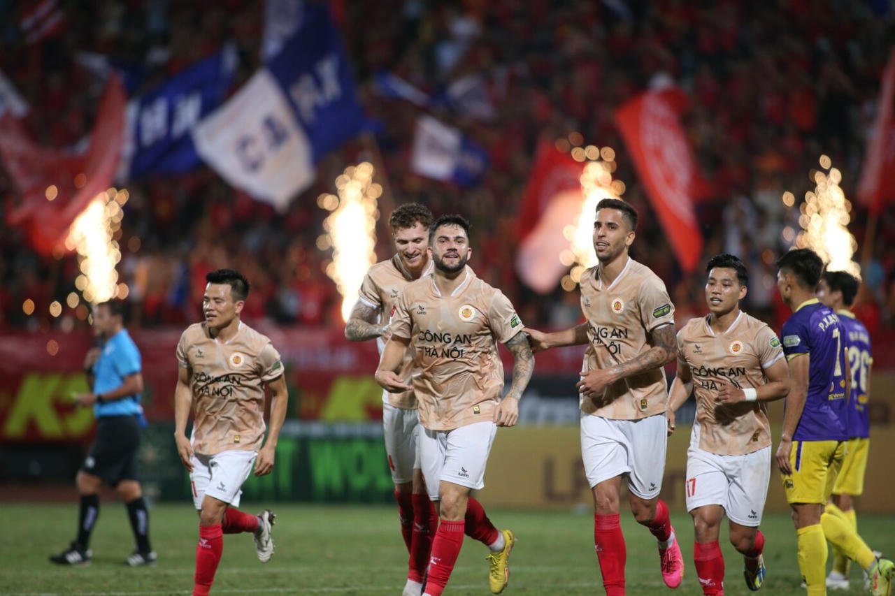 CLB Thép Xanh Nam Định dẫn đầu bảng xếp hạng