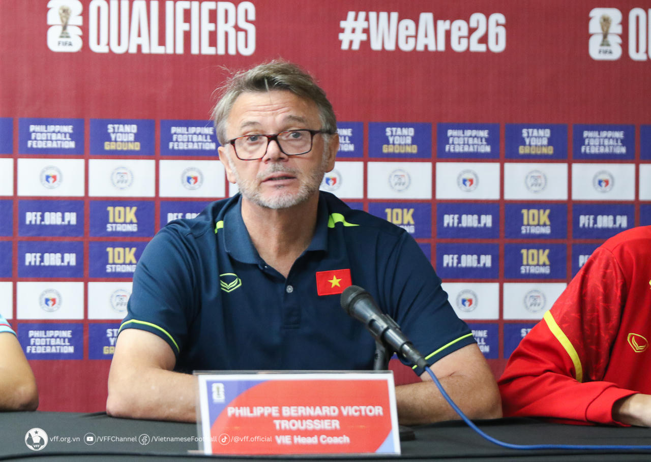 HLV Philippe Troussier: 'Trận đầu tiên luôn tiềm ẩn biến số'
