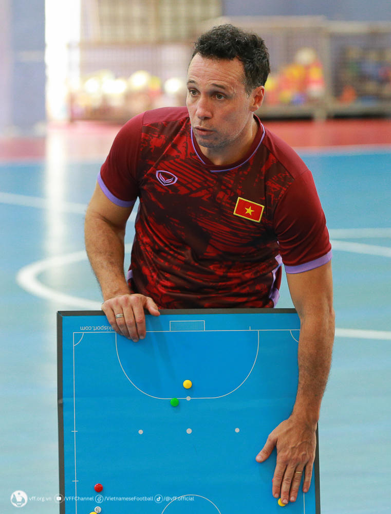 HLV trưởng futsal Việt Nam nhận định các đối thủ