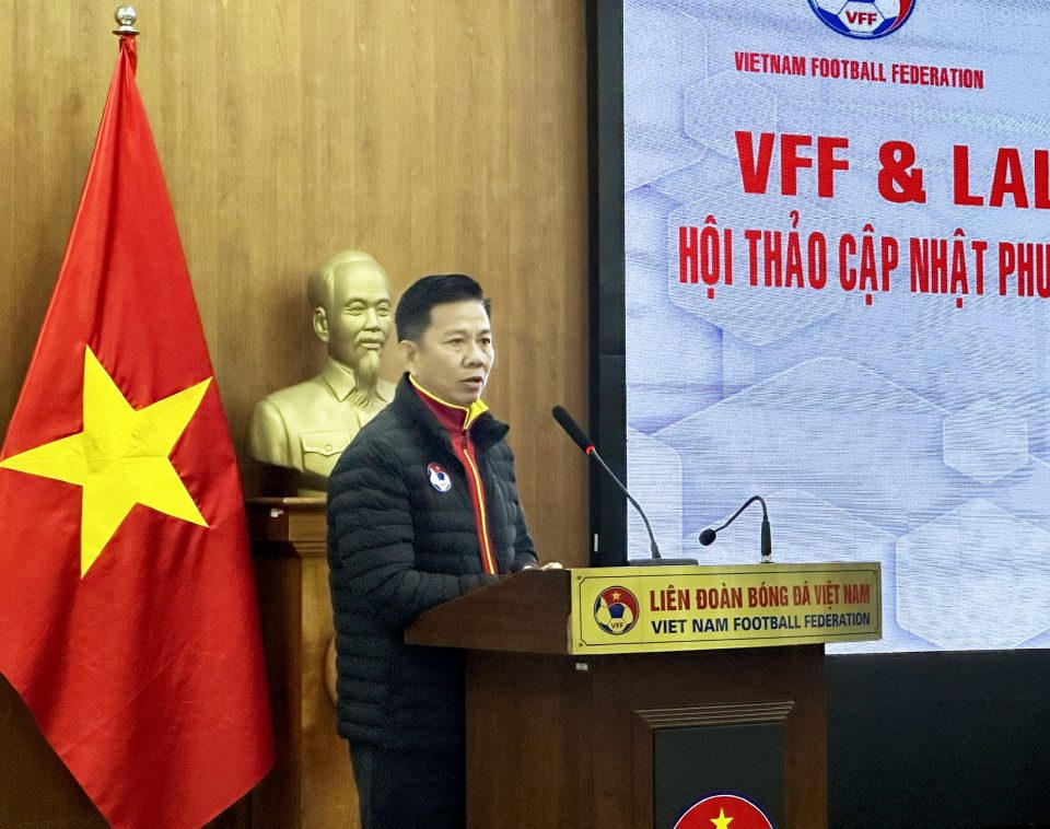 Chuyên gia LaLiga chia sẻ với các HLV bóng đá Việt Nam