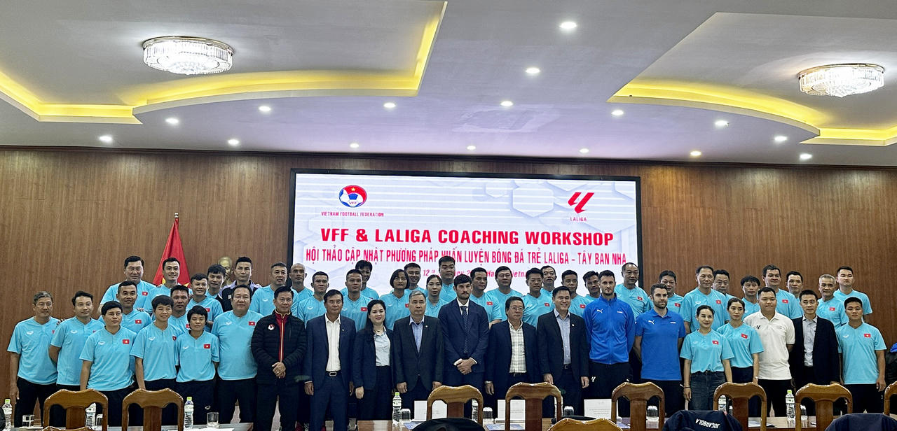 Chuyên gia LaLiga chia sẻ với các HLV bóng đá Việt Nam