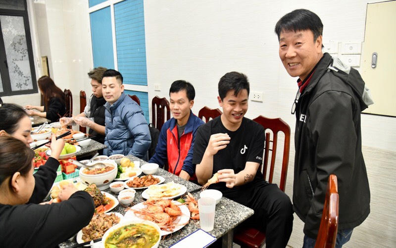 Thứ trưởng Bộ VHTTDL Hoàng Đạo Cương, kiểm tra bữa ăn của VĐV