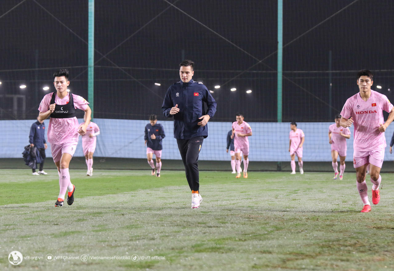 Công Phượng nổi bật trong buổi tập đầu tiên