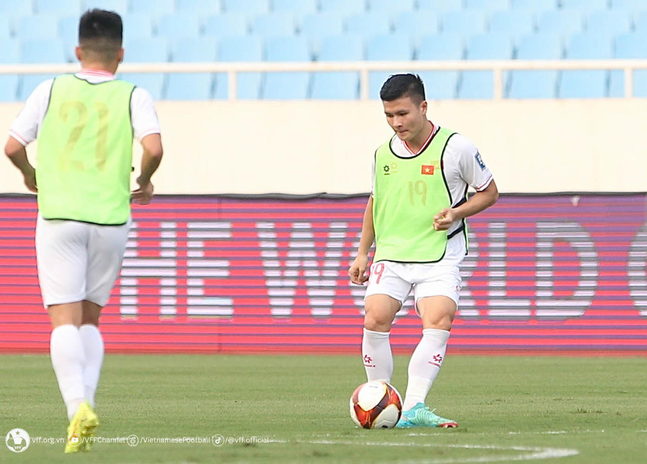 Đội tuyển Việt Nam tập luyện trên sân Mỹ Đình