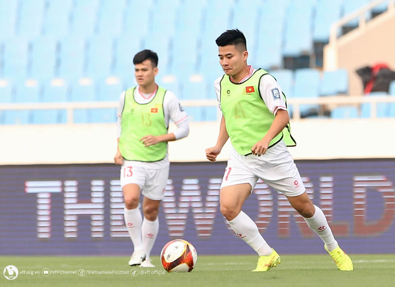 Đội tuyển Việt Nam tập luyện trên sân Mỹ Đình