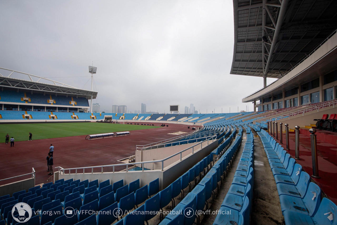  Ngỡ ngàng mặt sân Mỹ Đình 