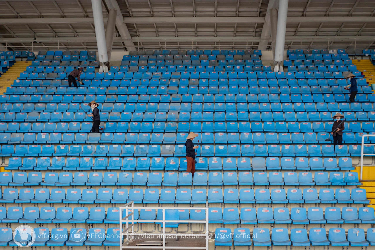  Ngỡ ngàng mặt sân Mỹ Đình 