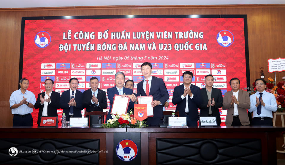 Tân HLV trưởng Kim Sang Sik: 'Ông Park đã dặn tôi nhiều điều'
