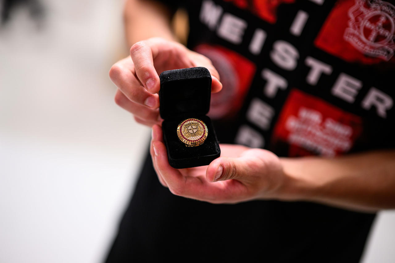 Bayer Leverkusen: Kẻ bất bại của bóng đá Đức