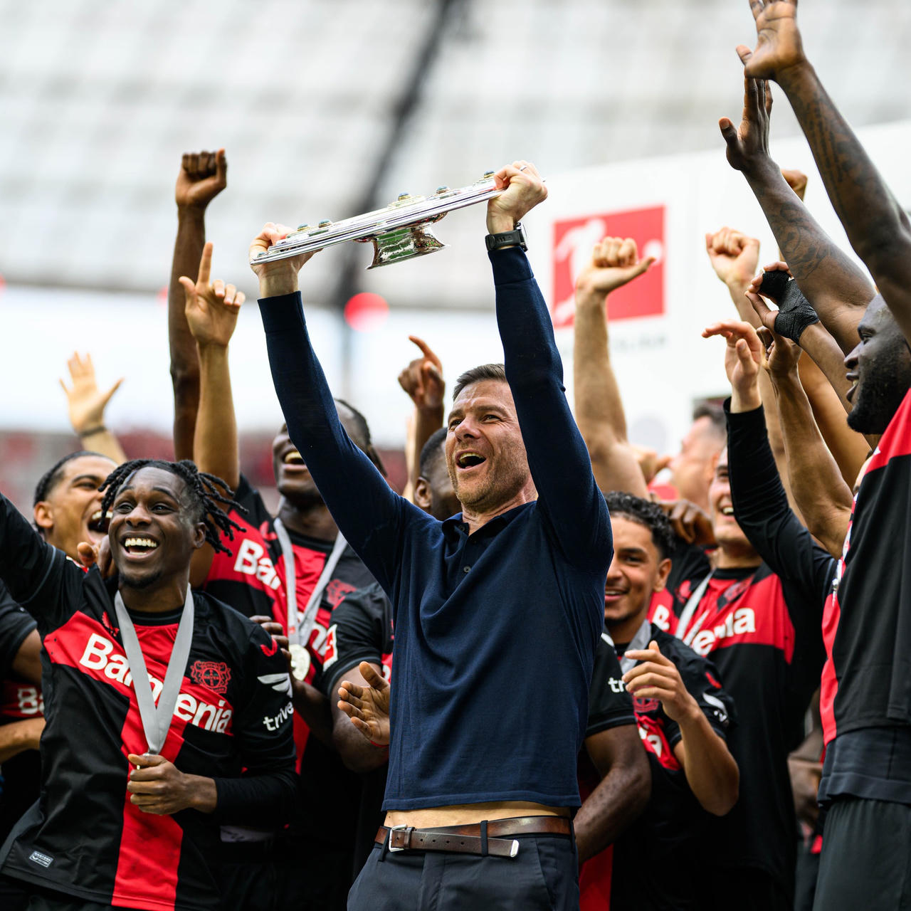 Bayer Leverkusen: Kẻ bất bại của bóng đá Đức