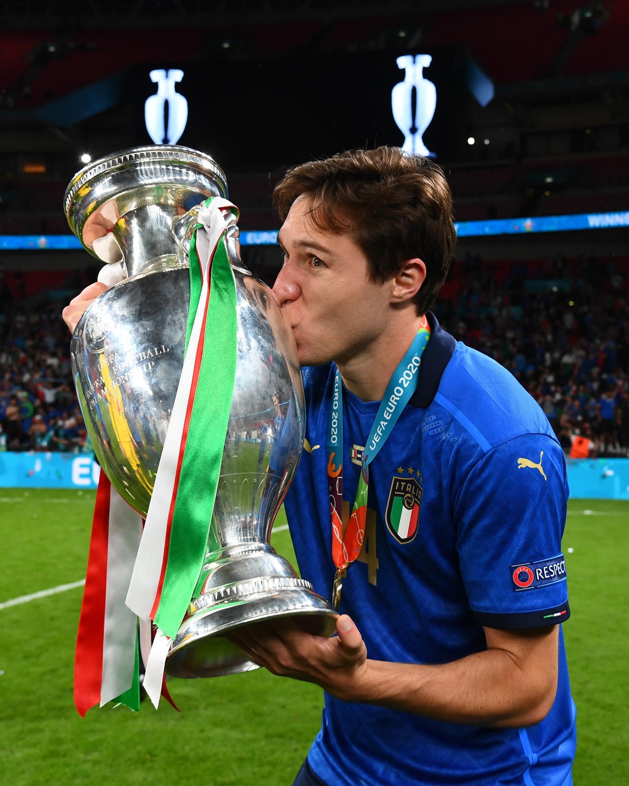 Nhà đương kim vô địch ra trận