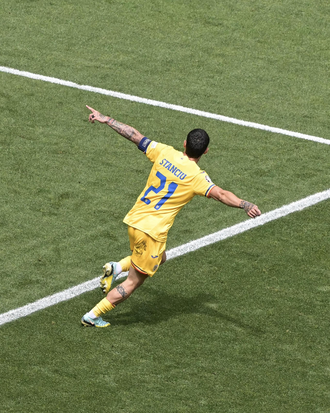 Rumania bất ngờ đánh bại Ukraine với tỉ số 3-0