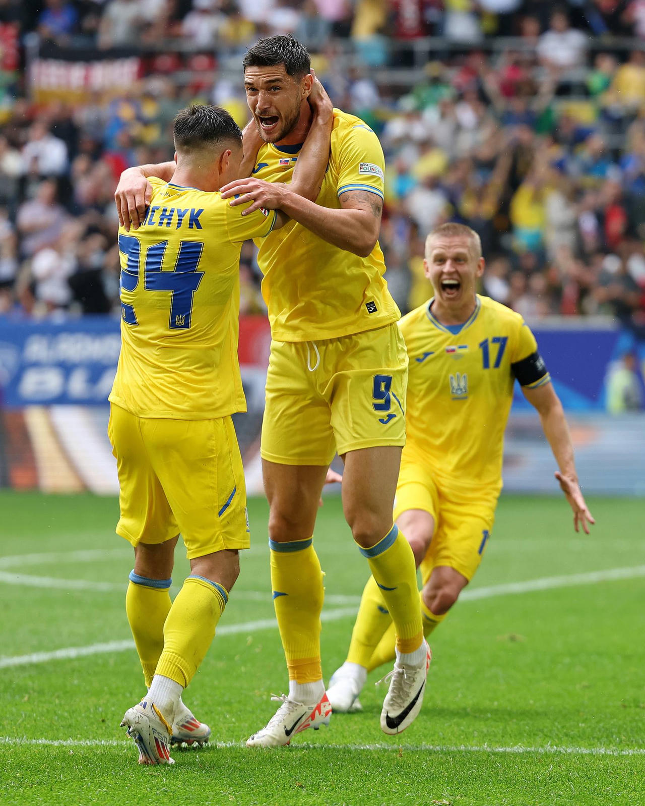 Ukraine lội ngược dòng ngoạn mục