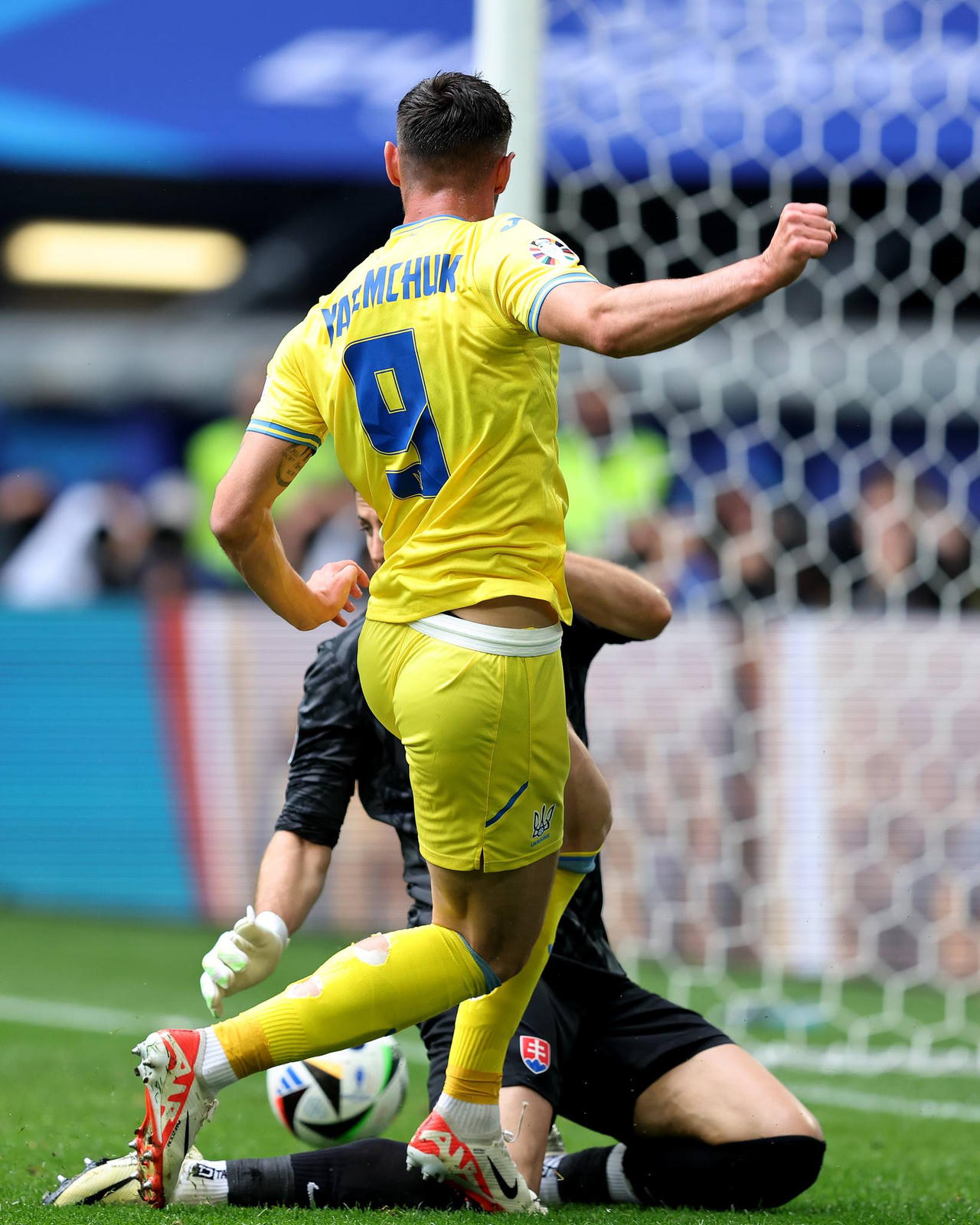 Ukraine lội ngược dòng ngoạn mục