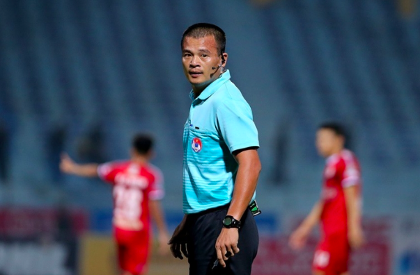 Treo còi trọng tài Nhớ sao bỏ qua trọng tài Thái?