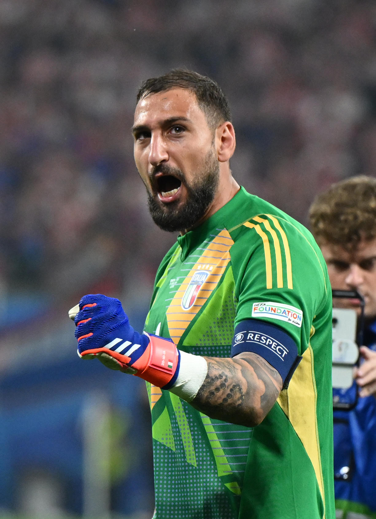 Thử thách với nhà đương kim vô địch