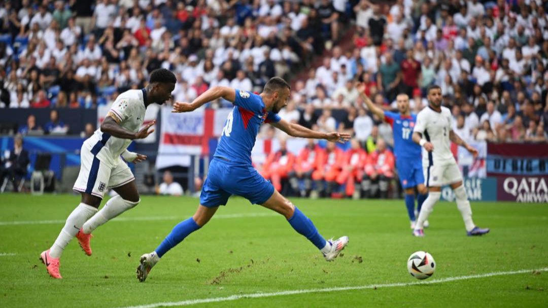 Anh vất vả vào tứ kết