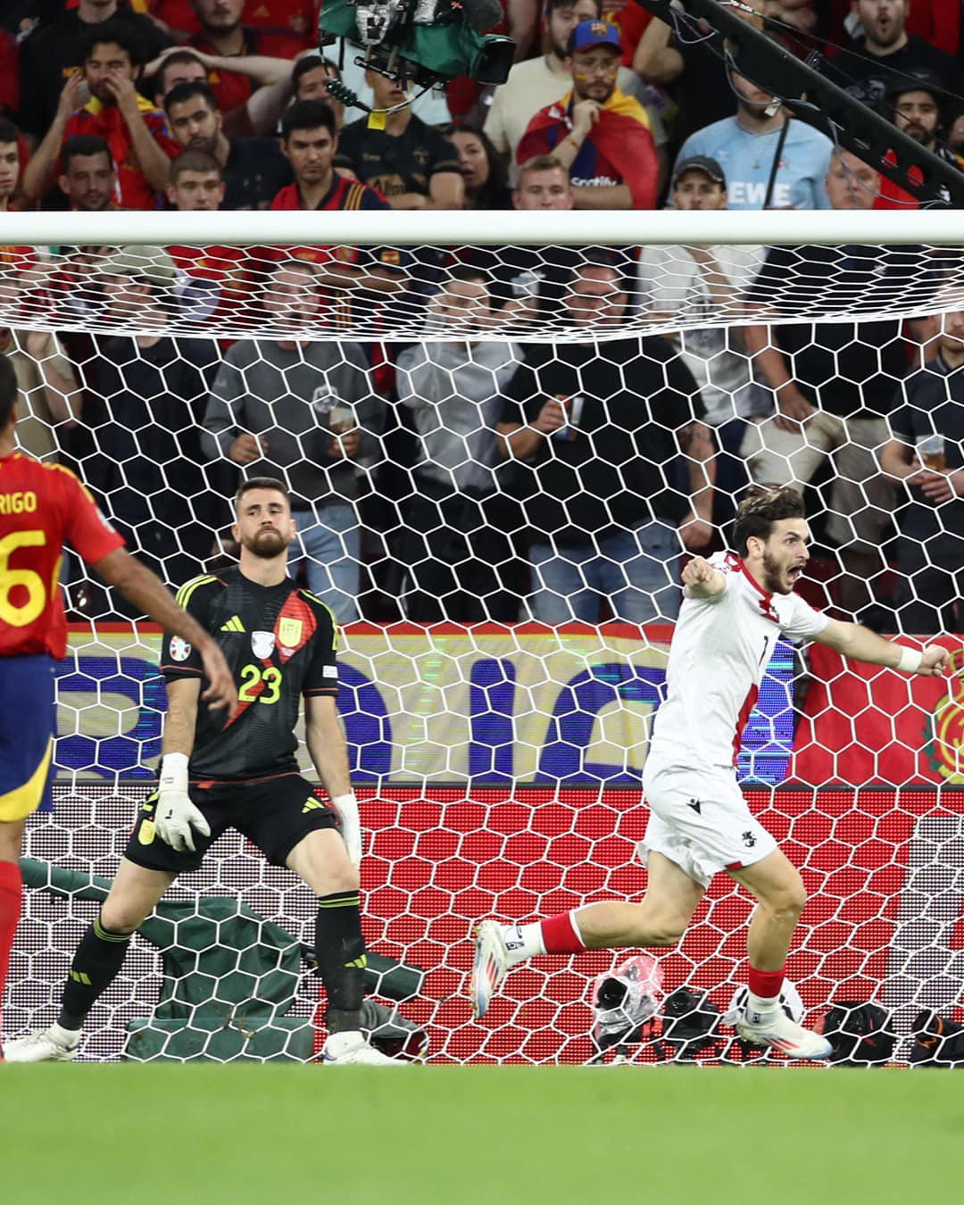 Tây Ban Nha thể hiện đẳng cấp vào tứ kết